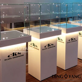 Showroom 500X400X1600MM Retail Glass Display Cabinets